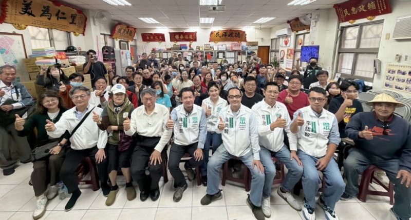 柯文哲與林于凱高雄交流  強調人民才是政治的主體