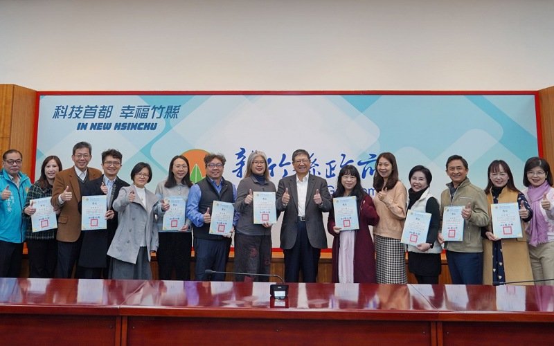 竹縣深耕閱讀教育         楊文科頒獎閱讀推動績優學校