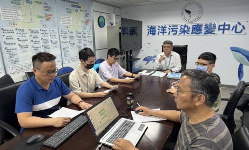 海軍S-70C副油箱誤觸落海 海保署緊急啟動科技監控與應變作業