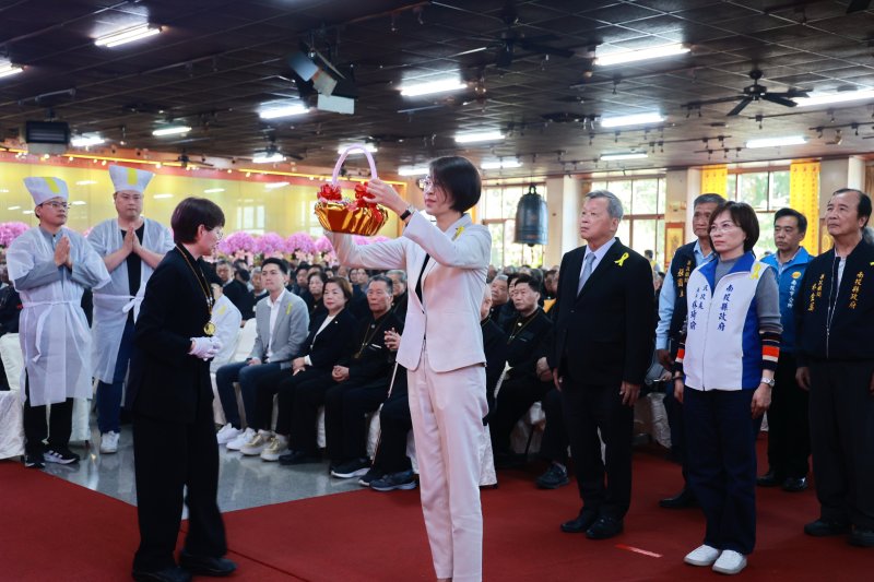 中央頒褒揚令      送別混元禪師備極哀榮