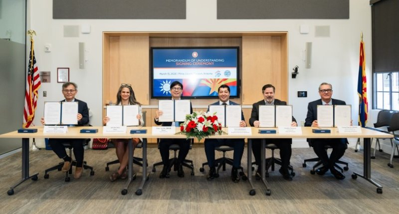 再下一城！陳其邁前進亞利桑那「光學之谷」 促成產官學六方人才MOU