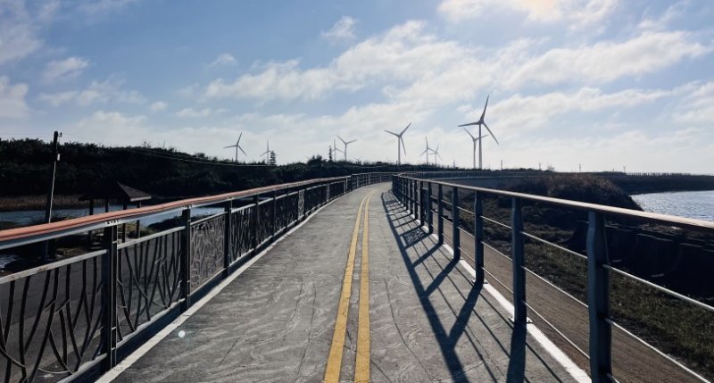 中市濱海自行車道設施修繕完工　中市觀旅局：打造安全舒適騎乘環境