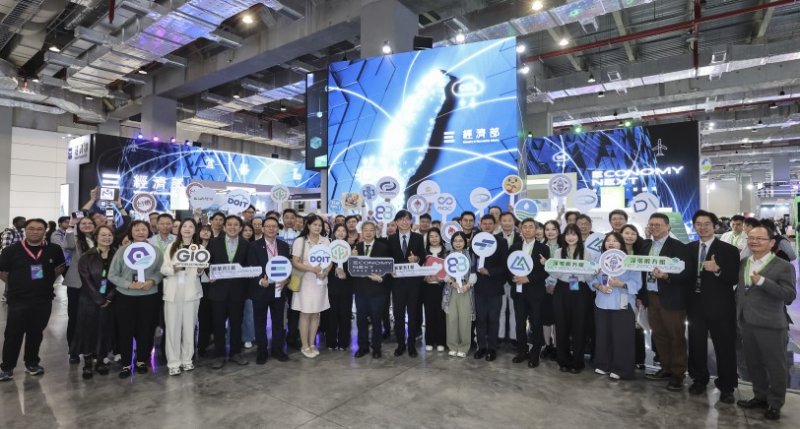 智慧城市展經濟部「產業AI館」盛大開館！從算力到生活  揭示百工百業AI升級藍圖
