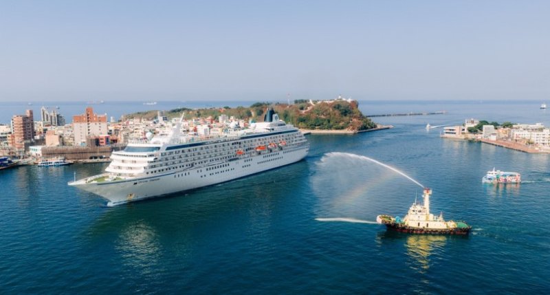 高雄港再迎國際郵輪新面孔  水晶郵輪「水晶合韻號」首航高雄港