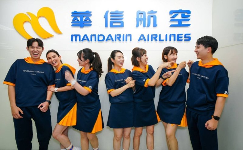 華信航空攜手台灣品牌Taiwolf  空服員活力裝 今日正式上線啟航
