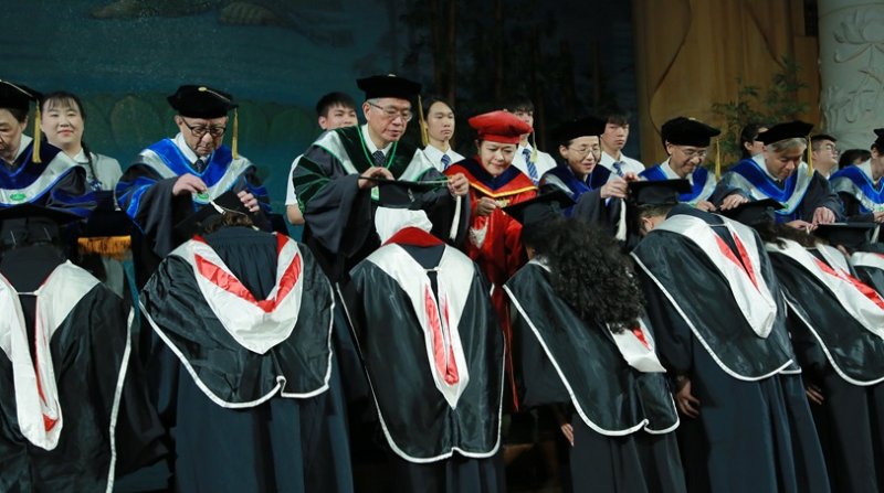 慈大畢業典禮  劉怡均校長勉勵大家成為世界公民