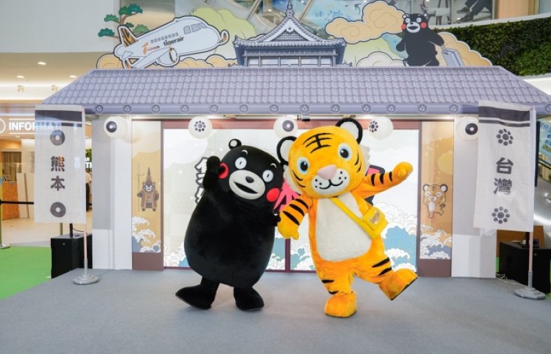 熊本熊現身台南賣場推廣直航觀光交流