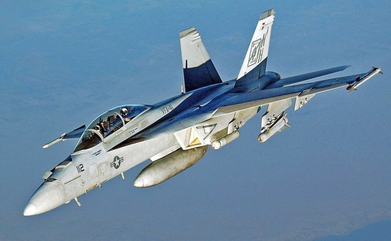 拒遵美軍指令  油輪遭F/A-18精準打擊失去動力