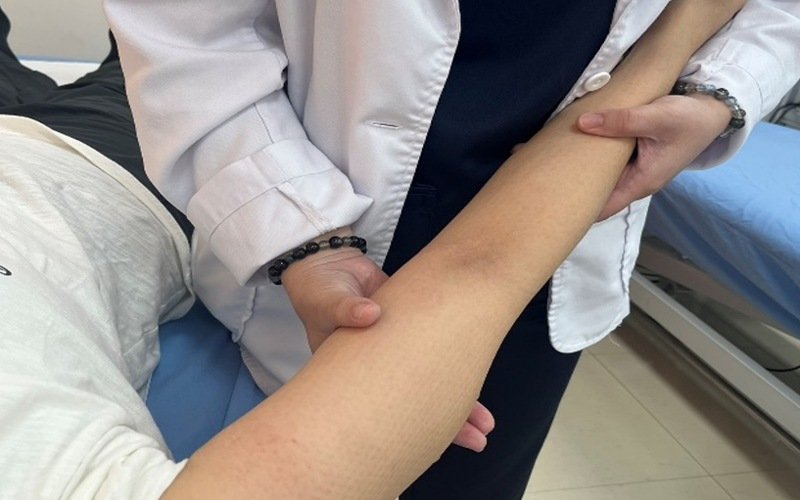 乳癌治療後淋巴水腫勿輕忽         整合性退腫治療助重拾生活品質