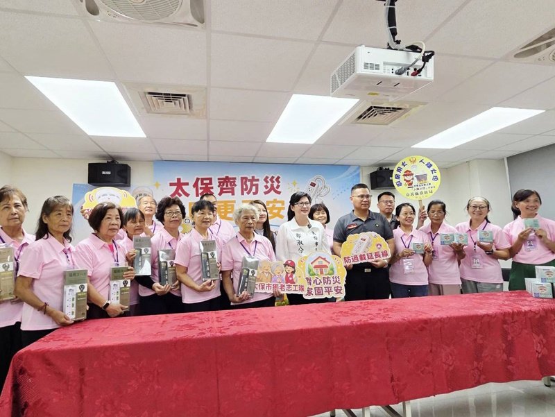 公私協力致贈消防隊600顆住警器 嘉義太保市長鄭淑分結合志工檢視獨居長輩用電安全