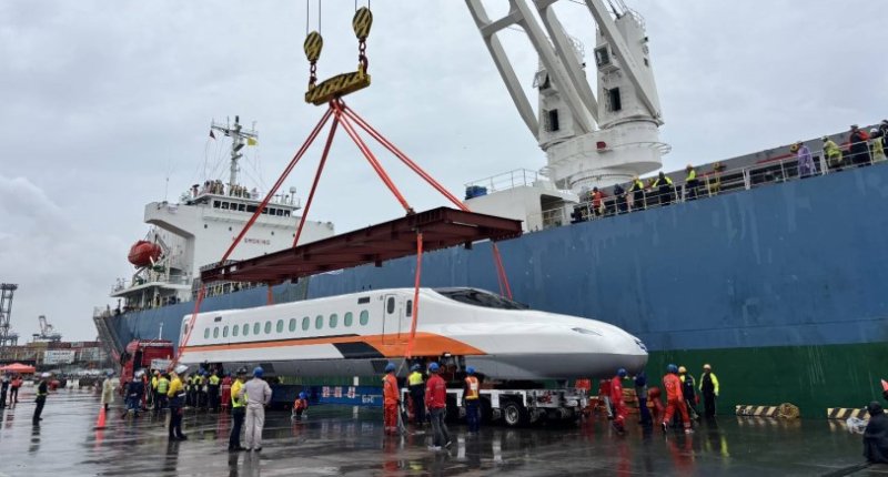 高雄港迎接台灣高鐵N700ST新世代列車  港務公司串聯海陸運輸成就國家交通運輸重要里程碑