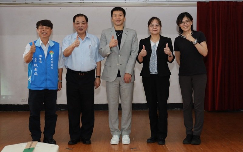 李洋誠正中學開講          分享運動場韌性轉化人生重開局力量