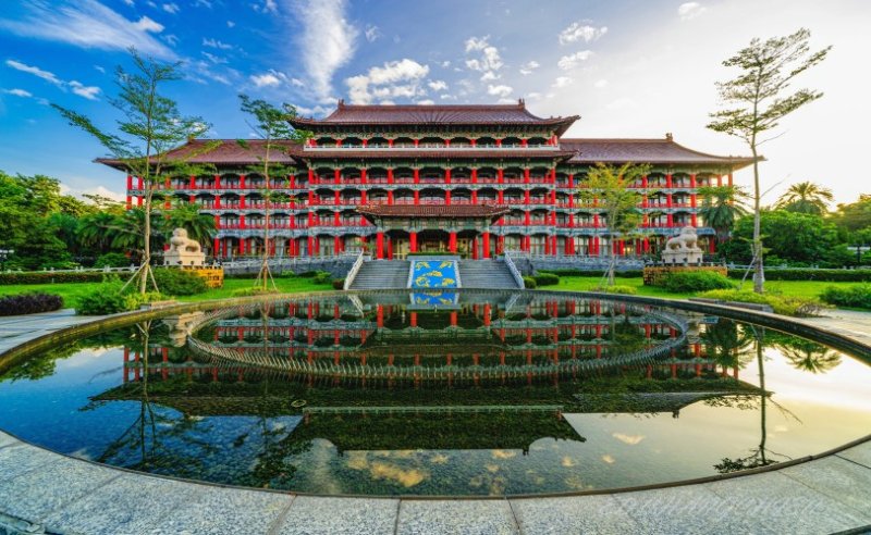 高雄圓山國旅補助方案三天兩夜5,999元  扣除國旅補助與生日加碼，每人不到350元
