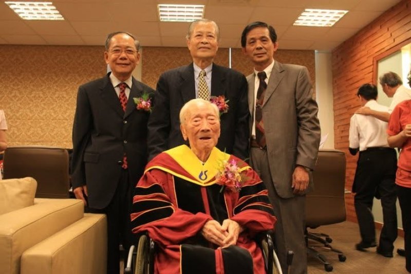 雄中前校長潘輝雄去世  校友會對潘輝雄校長無限的追思