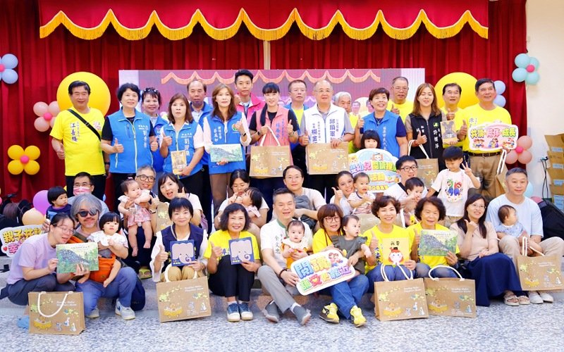 苗栗市「悅讀．閱讀贈書禮袋」溫馨登場            百組家庭攜手開啟寶寶閱讀人生