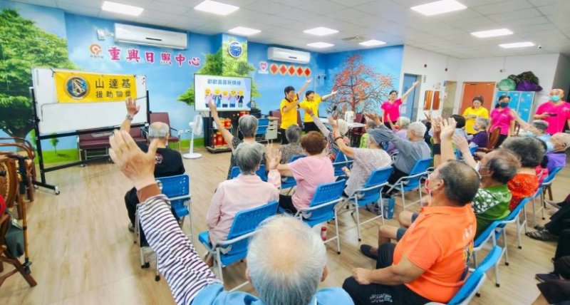 破解高齡孤獨！志願牧師走進社區帶長者「翻轉情緒」迎向活力晚年
