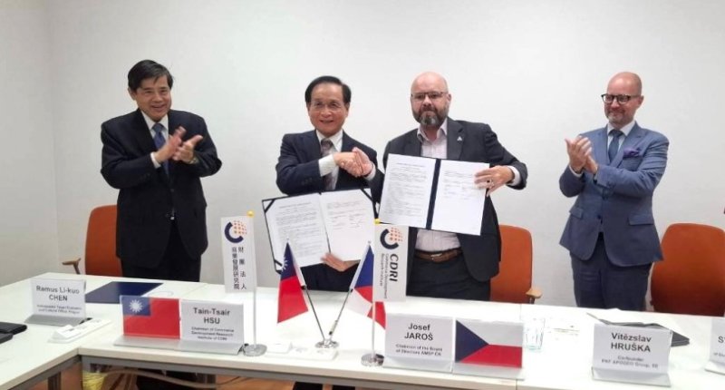 商研院深化台捷產業合作  布拉格啟動五方協作並與捷克中小企業協會簽署MOU   
