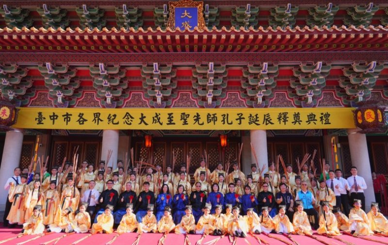 千年禮樂再現台中！中市祭孔大典湧千人觀禮  賴副市長循古禮敬先師