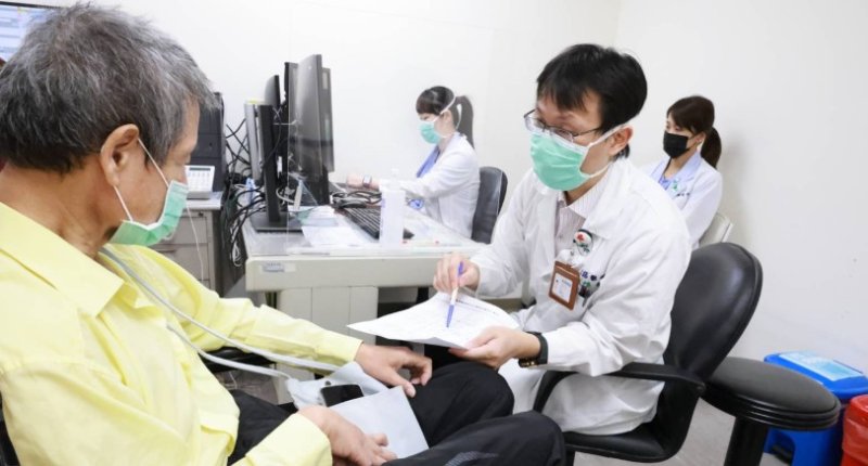 一場胸悶拖成生死關卡  60歲男心臟功能剩20%  門諾完成高風險冠狀動脈繞道手術