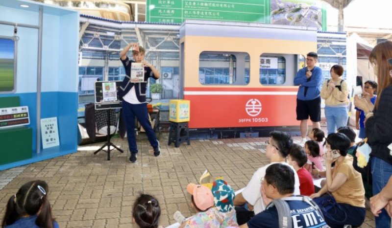 迎台南鐵路地下化通車市府邀民眾打卡留記憶