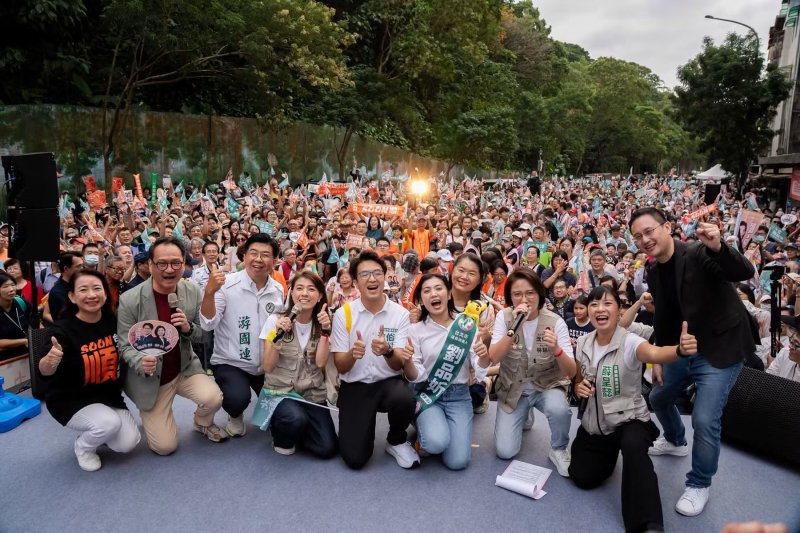 造勢不只拚人氣！劉品妡競總成立談政策　支持者手作「洋流蝴蝶結」添溫情
