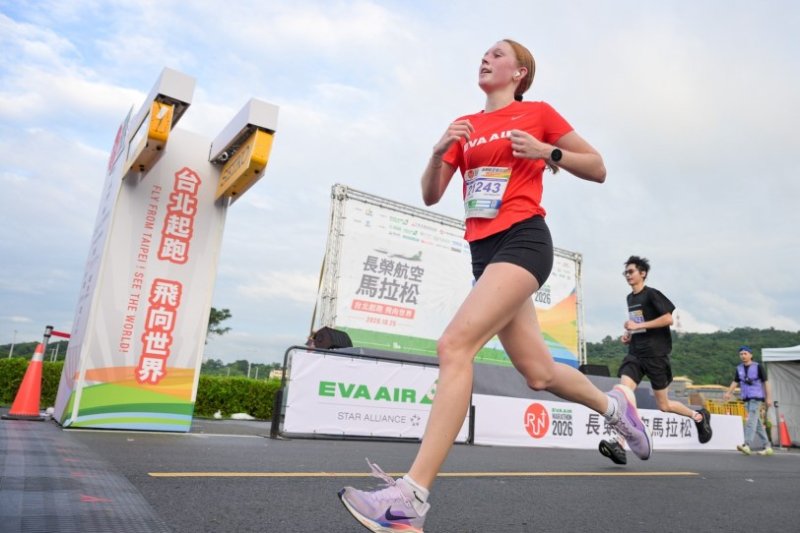 「2026長榮航空馬拉松」超過2萬跑者熱烈開跑  獲《富比士》全球十大特色馬拉松肯定  從台北跑向世界！