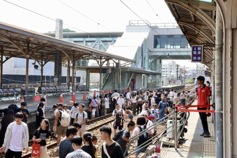 台南鐵地下化開放舊鐵軌體驗結束