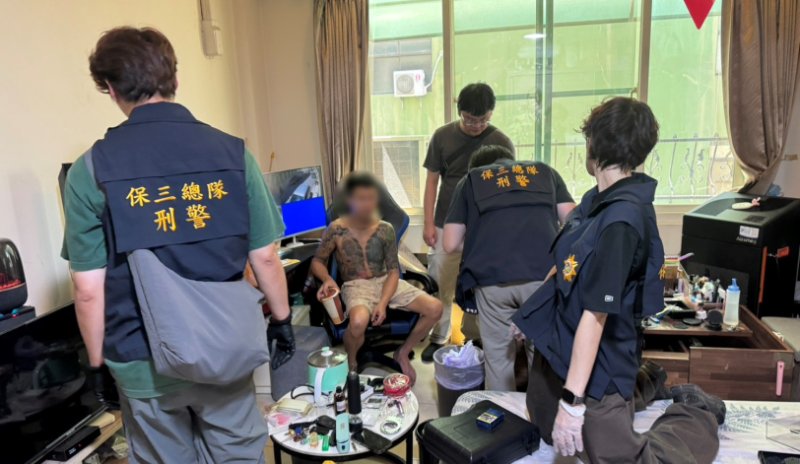 高雄破獲荔枝口味「喪屍煙彈」分裝場　9年刑期通緝犯逃亡8天落網