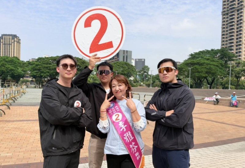 左楠五寶媽抽中②號 李雅芬說：「有你有我、左楠幸福加倍」拜託鄉親11/28和親朋好友一起票投②李雅芬