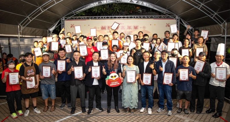 2026高雄鹹酥雞嘉年華兩日吸客逾12萬 人氣買氣大爆棚  「起家雞 韓式炸雞」勇奪最佳人氣王 百貨、商圈業績成長近五成